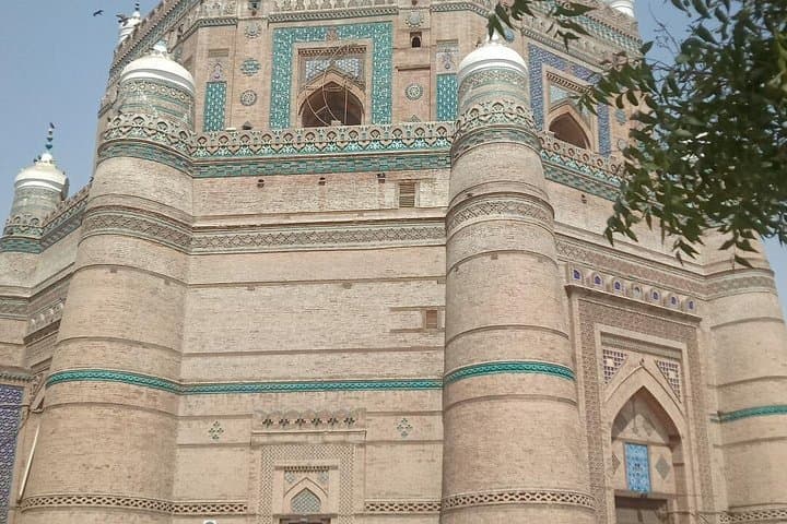 Southern Pakistan Indus Valleys Tour: Karachi to Islamabad Cultural Road Trip