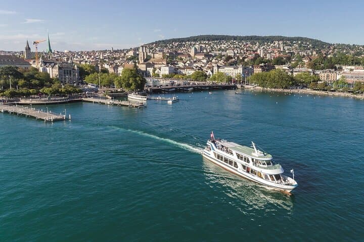 Zurich Highlights: Lake Cruise, Old Town Walk & Optional FIFA Museum