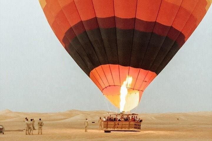 Sunrise Hot Air Balloon Over the Dubai Desert — Sunrise Flight with Hotel Transfer photo 2