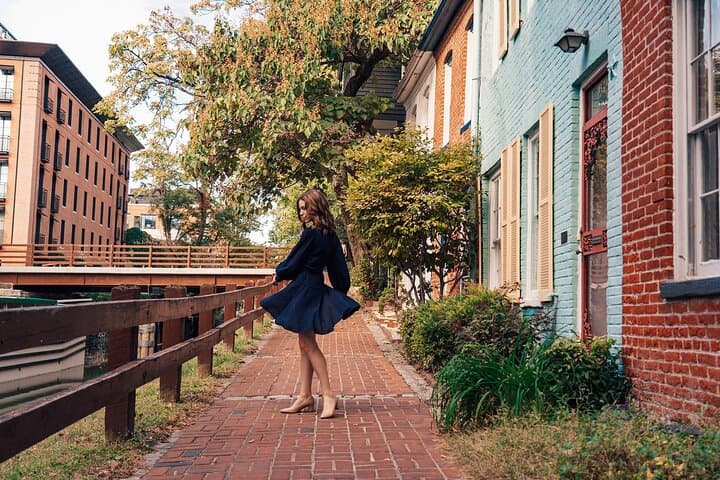 Private Professional Holiday Photoshoot in Seattle: Capture Iconic City Moments photo 6