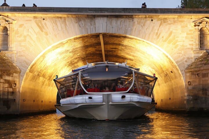 Paris New Year’s Eve Dinner Cruise on the Seine with Live Music photo 4