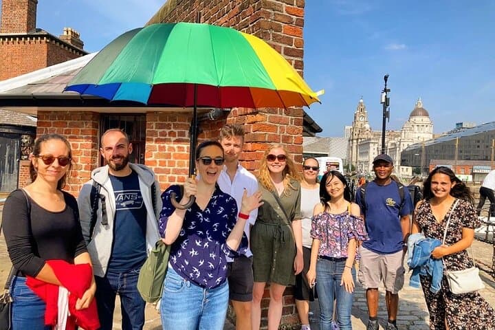 Spanish Walking Tour of Liverpool: Beatles, Cathedrals & Waterfront in 2–3 Hours