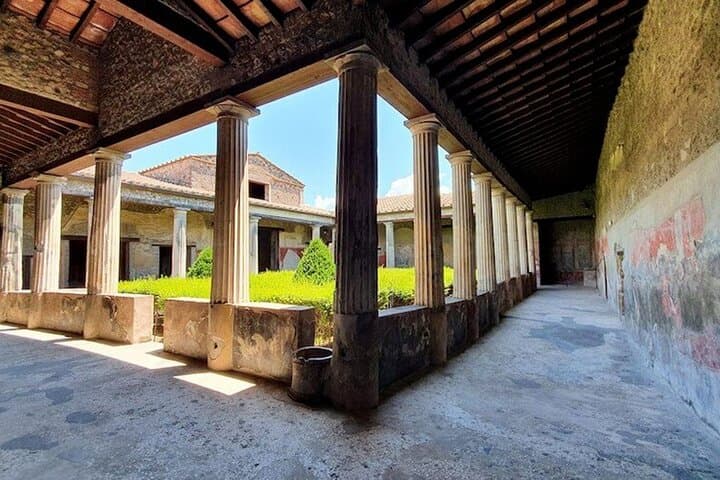 Pompeii, Herculaneum & Vesuvius Day Trip from Naples — Hike, Ruins & Practical Tips photo 4