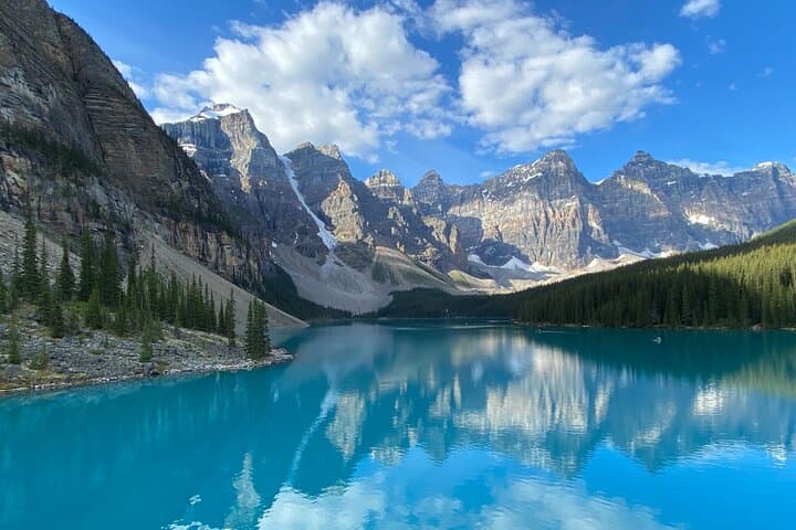 Icefields Parkway Private Tour: Lake Louise, Moraine & Peyto Scenic Drive photo 3