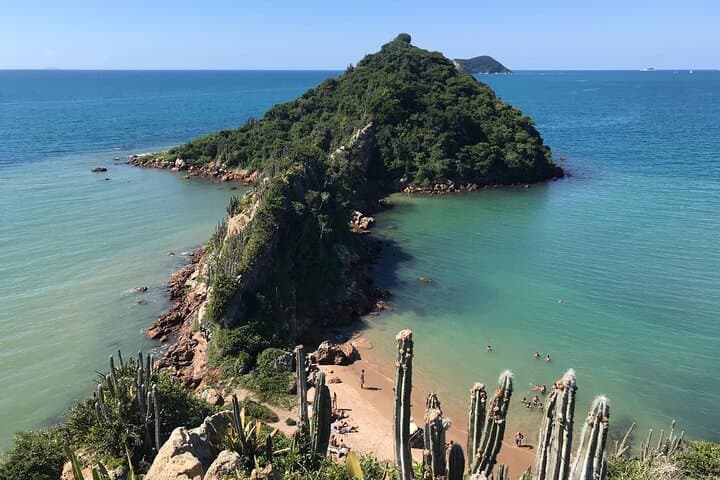 Mangue de Pedras and Ponta do Pai Vitório Private Coastal Walk — Búzios Hike
