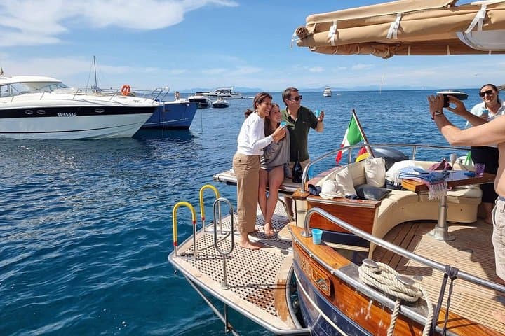 Procida Island Boat Tour from Sorrento or Naples — Corricella, Chiaia & Pozzo Vecchio photo 4