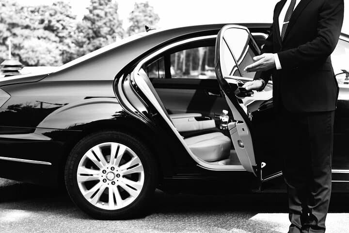Efficient Dubai Airport Transfer — Private Car from DXB to Downtown