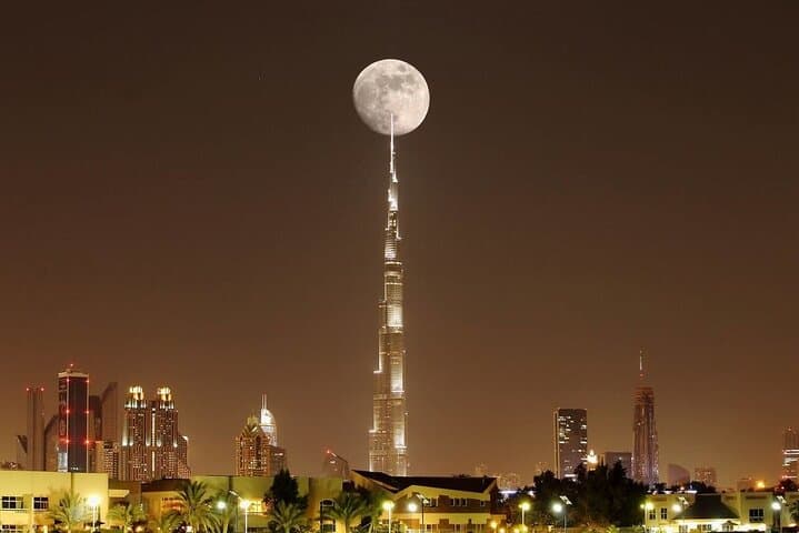 Burj Khalifa 124th-Floor Views and Tower-Restaurant Dinner in Downtown Dubai