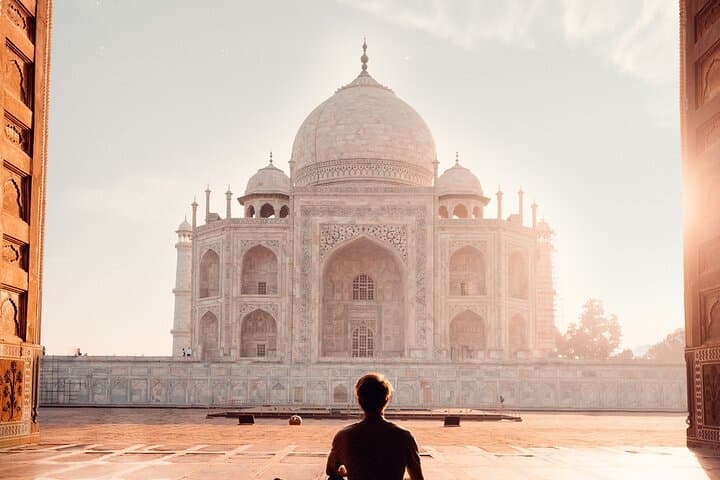 Sunrise at the Taj Mahal: Dawn Tour from Delhi with Breakfast and Agra Fort