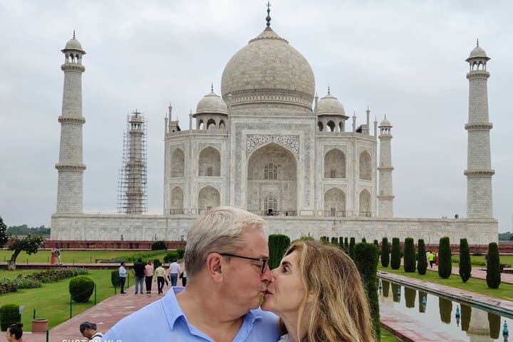 Sunrise at the Taj Mahal: Dawn Tour from Delhi with Breakfast and Agra Fort photo 3
