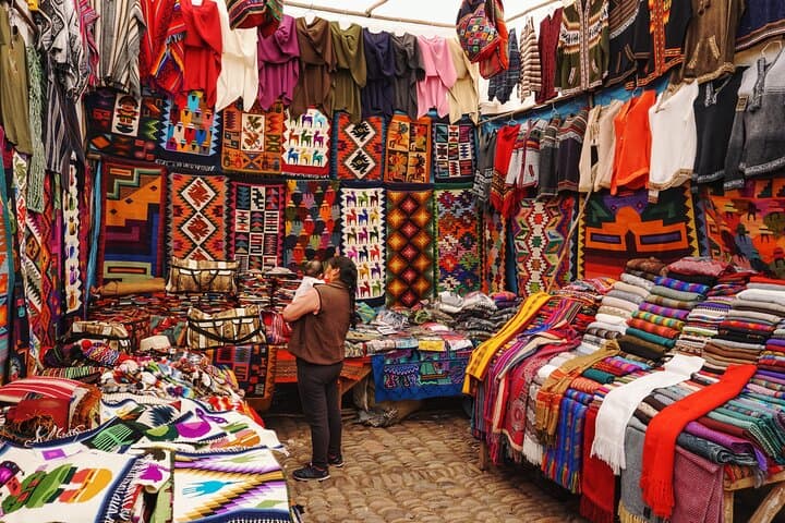 Best of Peru in 11 Days: Lima, Colca Canyon, Titicaca & Machu Picchu