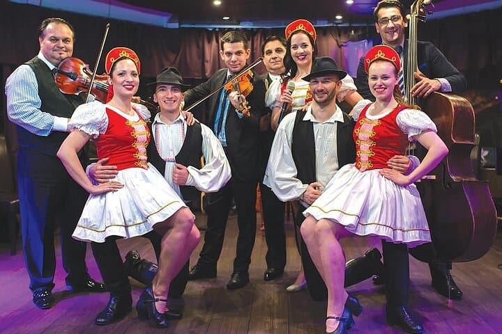 Budapest Danube Dinner Cruise with Operetta & Folk Show