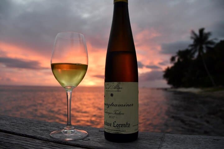 Bora Bora Wine Tasting: Introductory Sommelier Experience at Saint-James photo 3