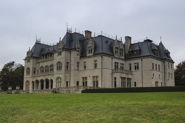 Newport Cliff Walk Self-Guided Audio Tour — Explore Gilded Age Mansions & Coastal Views photo 4