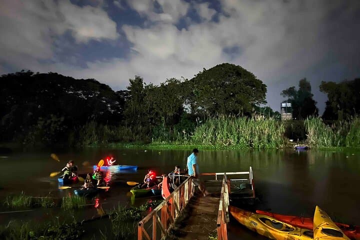 Chiang Mai Night Kayak: Paddle 6 km Under Stars Along the Ping River photo 6