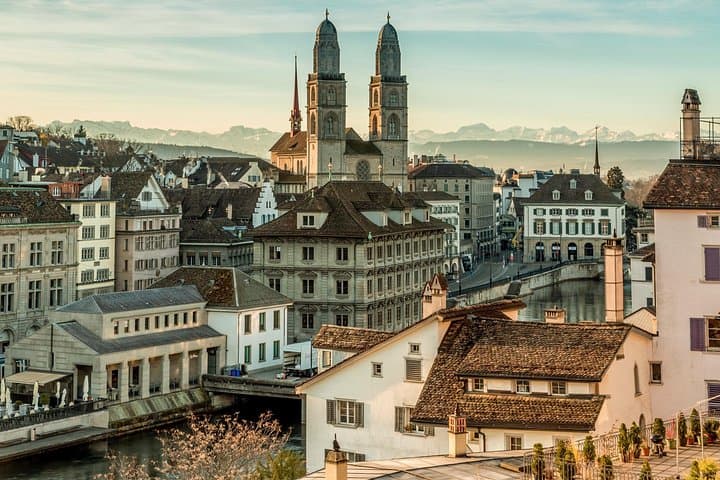 Zurich Highlights Tour: Lake Zürich, Old Town & Optional FIFA Museum photo 3