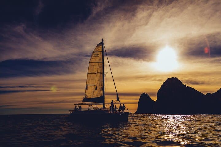 Los Cabos Luxury Sailing Sunset Tour: Catamaran Sunset Cruise at Land's End