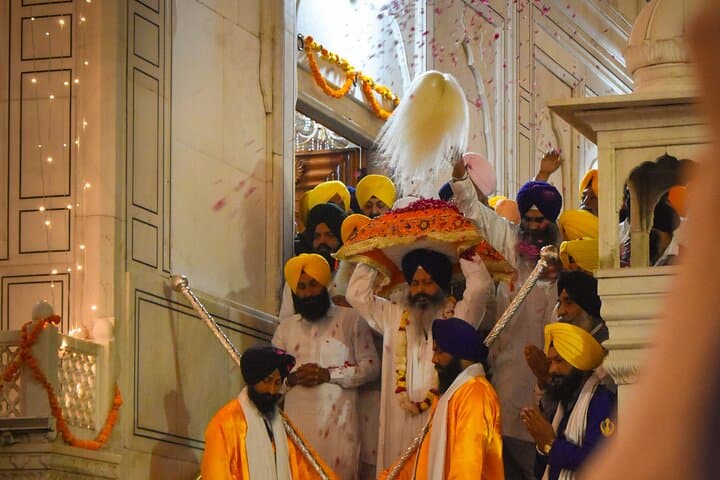 Golden Temple Guided Tour: Traditional Amritsar Walking Experience photo 4