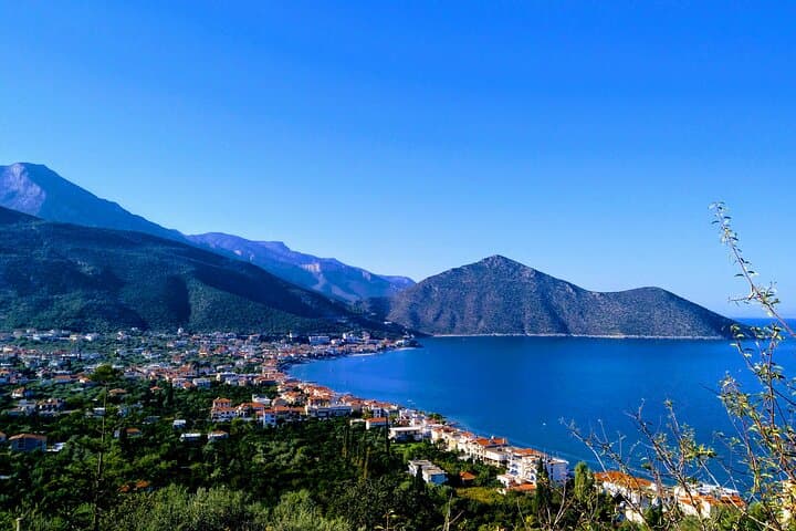 9-Day Ultimate Greek Experience — Peloponnese, Delphi, Zagori, Meteora & Vergina