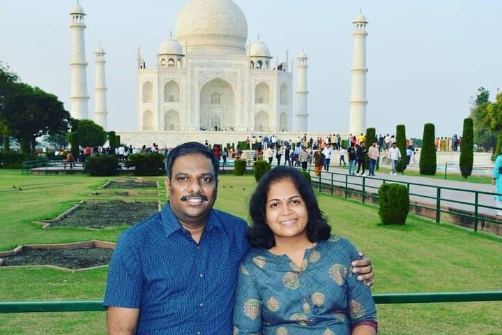 Taj Mahal Day Trip From Delhi by Car — Skip-the-Line Tickets & Lunch photo 4