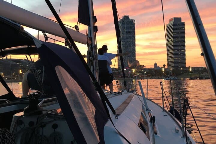 Barcelona Sunset Sail with Cava: 90-Minute Open-Bar Boat Cruise