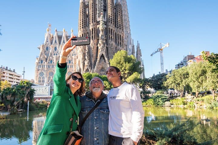 Skip-the-Line Sagrada Familia Small-Group Guided Tour — Barcelona's Gaudí Masterpiece photo 1