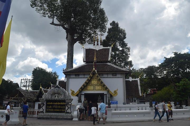 Chiang Mai Half-Day City & Temple Tour by TukTuk, Samlor and Red Car photo 4
