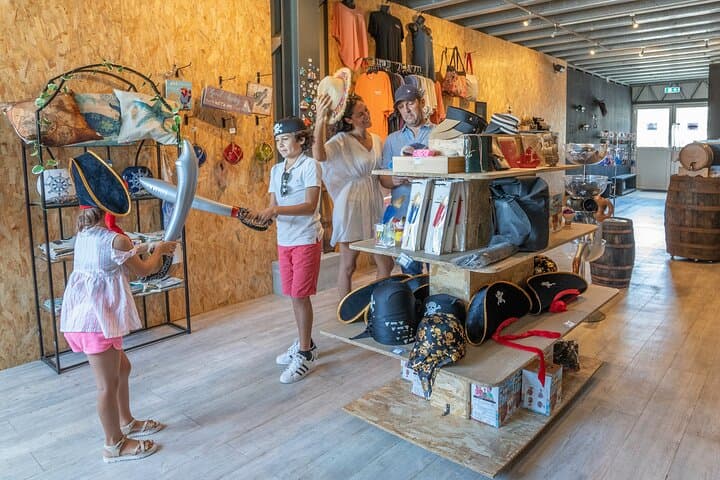 Sint Maarten Pirate Experience at the Rusty Parrot — Family-Friendly Caribbean Pirate Museum photo 3