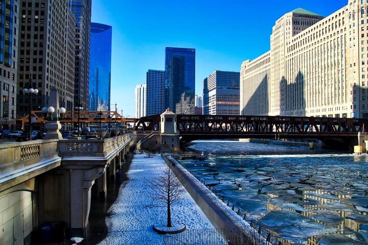 Chicago Riverwalk Self-Guided Audio Walking Tour: Bridges, Architecture & River Views photo 4