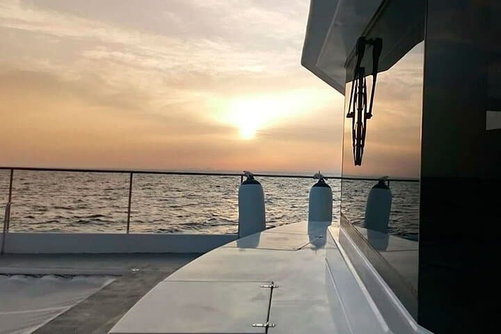 malaga-sunset-cruise-and-port-dinner-a-1-5-hour-catamaran-experience photo 3