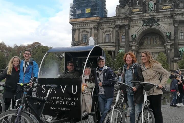 Berlin Highlights by Rickshaw, E-Bike & E-Scooter: Private 3-Hour Tour