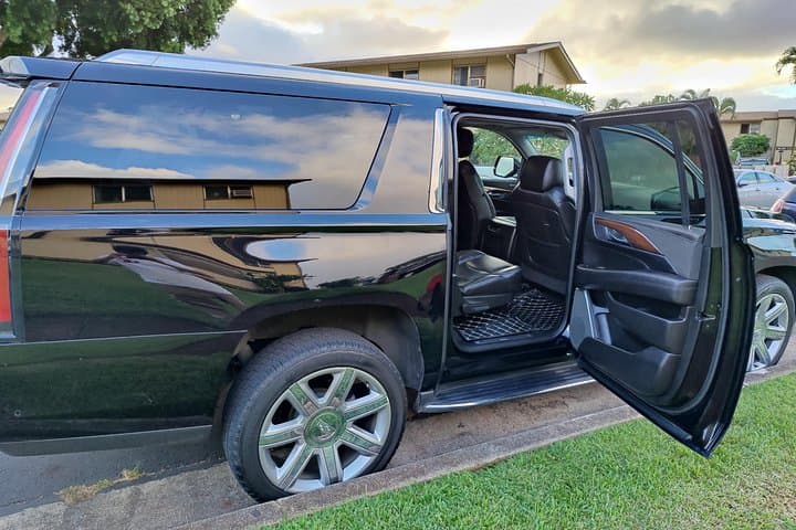 Honolulu Airport to Waikiki Private SUV Transfer — Luxury Meet & Greet photo 4