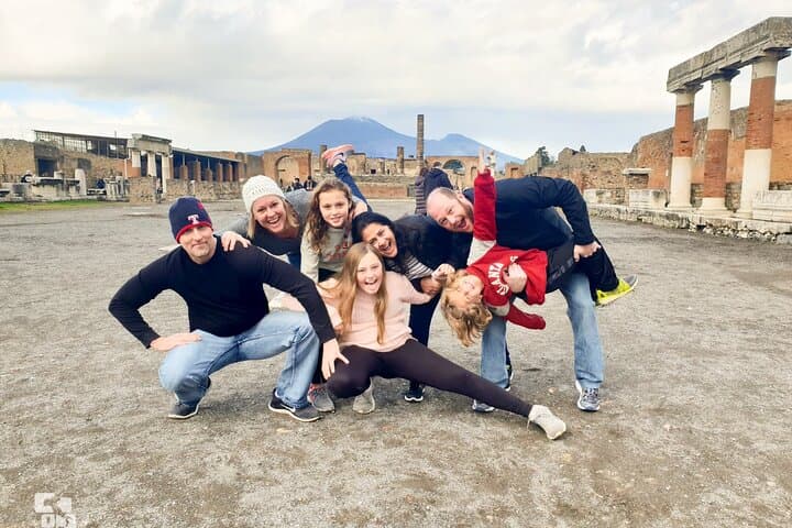 Private Pompeii Tour with Archaeologist and Vesuvius Winery Lunch
