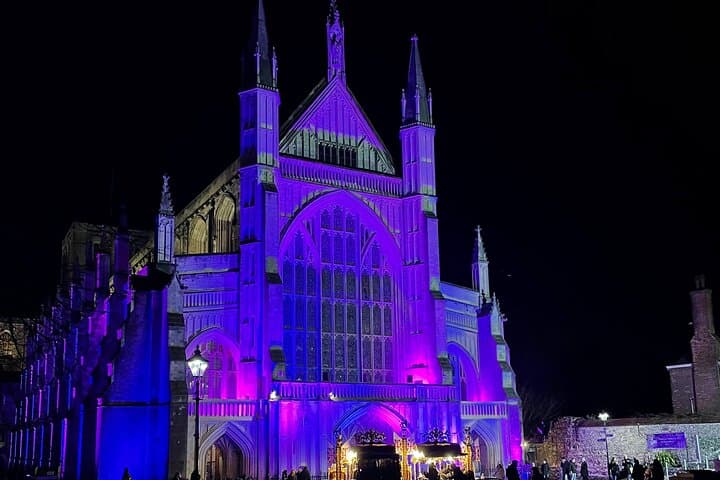 Winchester Christmas Mulled Wine Walk — Lights, Legends & Cathedral Market photo 6
