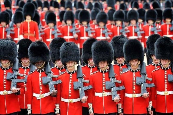 Private Half-Day Tour of Windsor Castle — St George’s Chapel & Changing the Guard photo 3