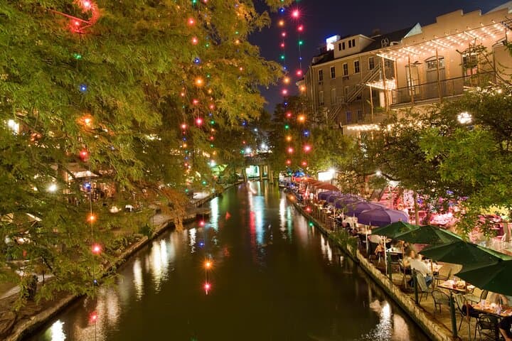 San Antonio Night Tour: River Walk Cruise, Alamo & Tower Dinner photo 6