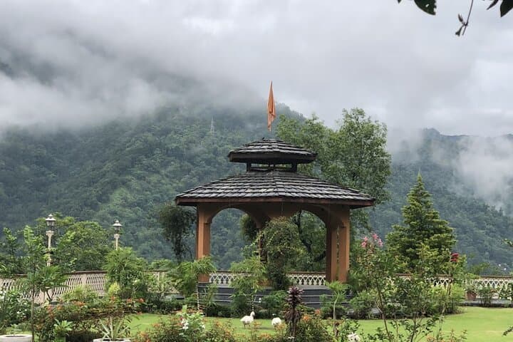Ashram Yoga Teacher Training in Rishikesh: 200–500 Hour RYT Courses with Residential Stay