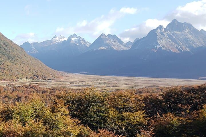 Ushuaia Scenic Drive: Garibaldi Pass, Lago Escondido & Fagnano Lake Private Tour photo 4