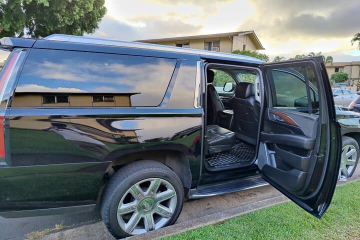 Honolulu Airport to Ko Olina Private Luxury SUV Transfer (up to 5) photo 3