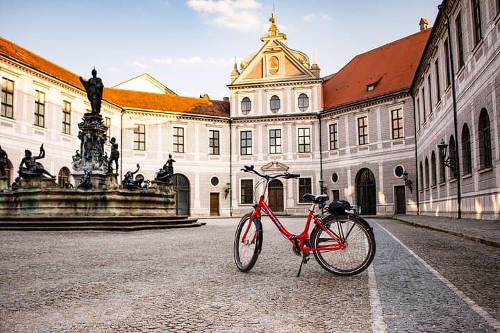 Private Munich Bike Tour: City Highlights with Beer Garden Stop photo 2