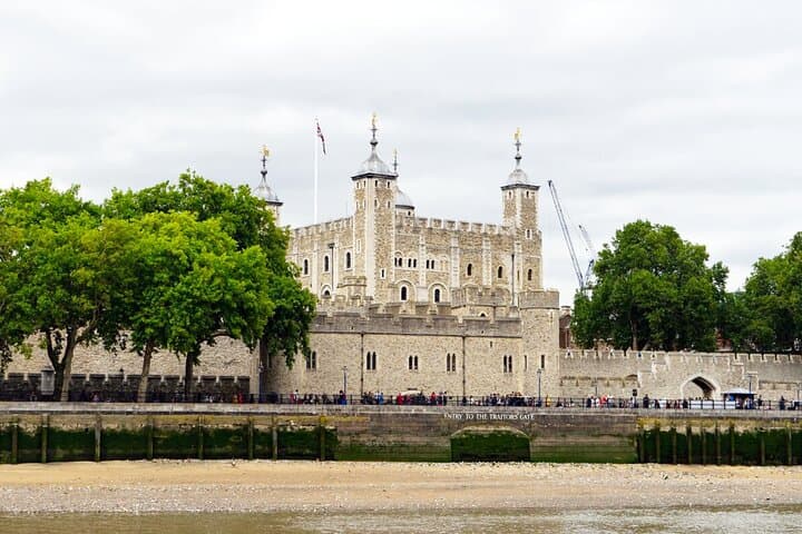 Private Tower of London Tour with Expert Guide — Crown Jewels & Ravens photo 2