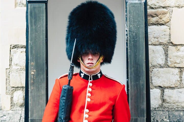 Private Tower of London Tour with Expert Guide — Crown Jewels & Ravens photo 4