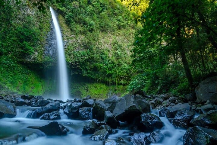 La Fortuna Waterfall & Arenal Zipline: Canopy Hike, Swim and Flight