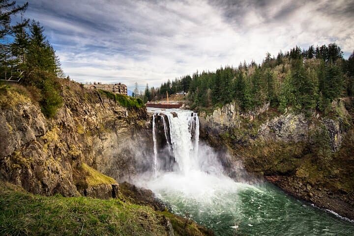 Snoqualmie Falls and Leavenworth Day Trip from Seattle — Waterfalls, Bavarian Streets & Pacific Northwest Scenery