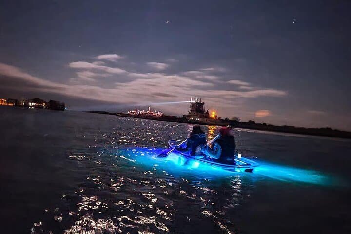 GlowRow Night Kayak Tour Rockport: Clear-Kayak Paddle in Little Bay photo 3