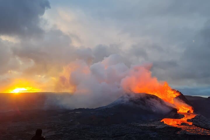 Fagradalsfjall Volcano Hike with a Geologist — Guided Fieldtrip from Reykjavík