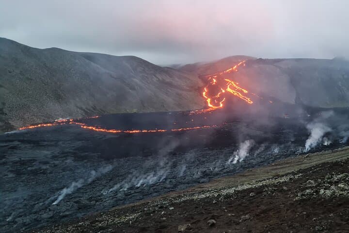 Fagradalsfjall Volcano Hike with a Geologist — Guided Fieldtrip from Reykjavík photo 5