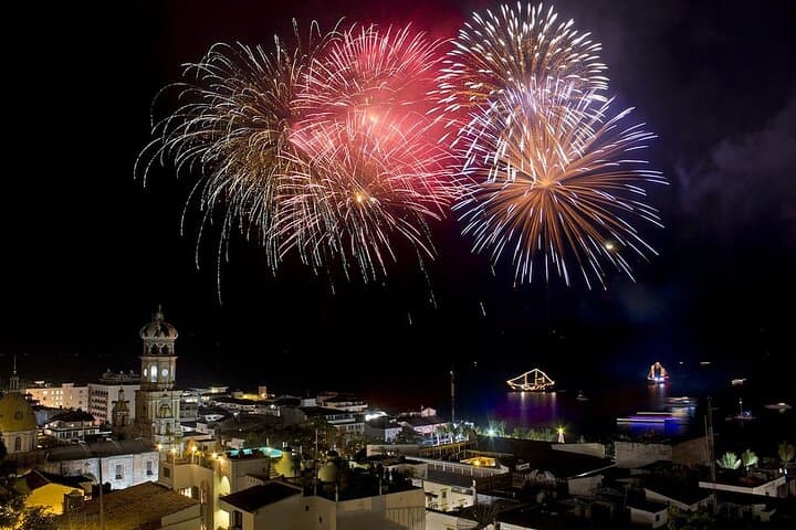 Premium Night Pirate Ship: Adults-Only Pirate Dinner & Fireworks Cruise in Puerto Vallarta photo 4