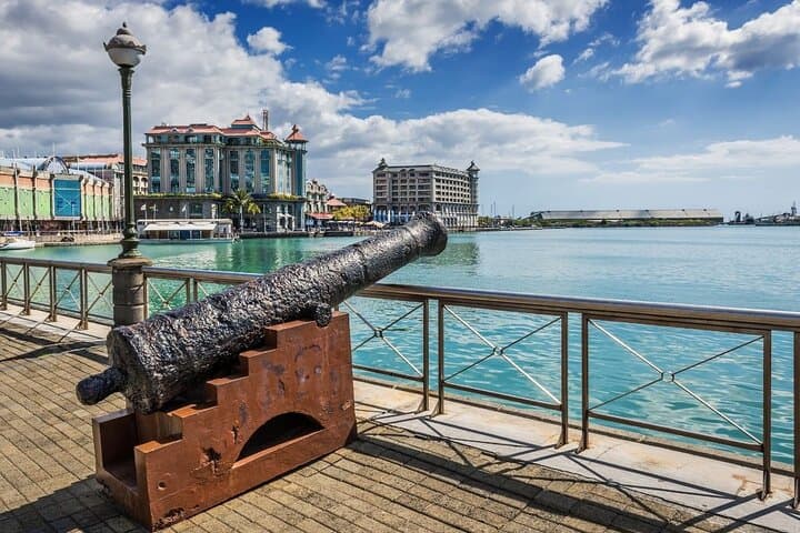 Port Louis Photo Walk: Best of the City & Mauritian Street Food Tour photo 3