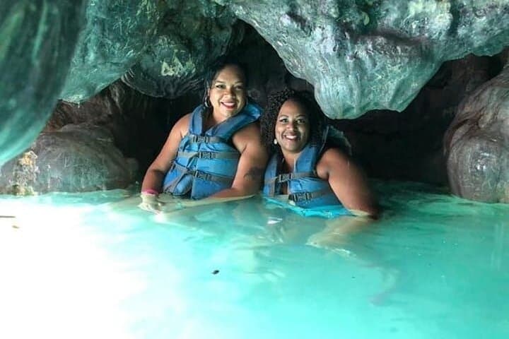 Blue Hole Adventure Tour: Swim, Dive & Rope Swing at Ocho Rios' Secret Falls photo 4